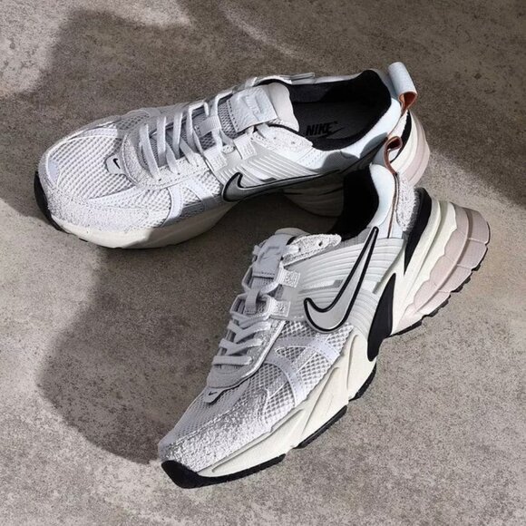 Nike Women's V2K Run Running Shoes - Pure Platinum Chrome FN6703-002 - Picture 8 of 13